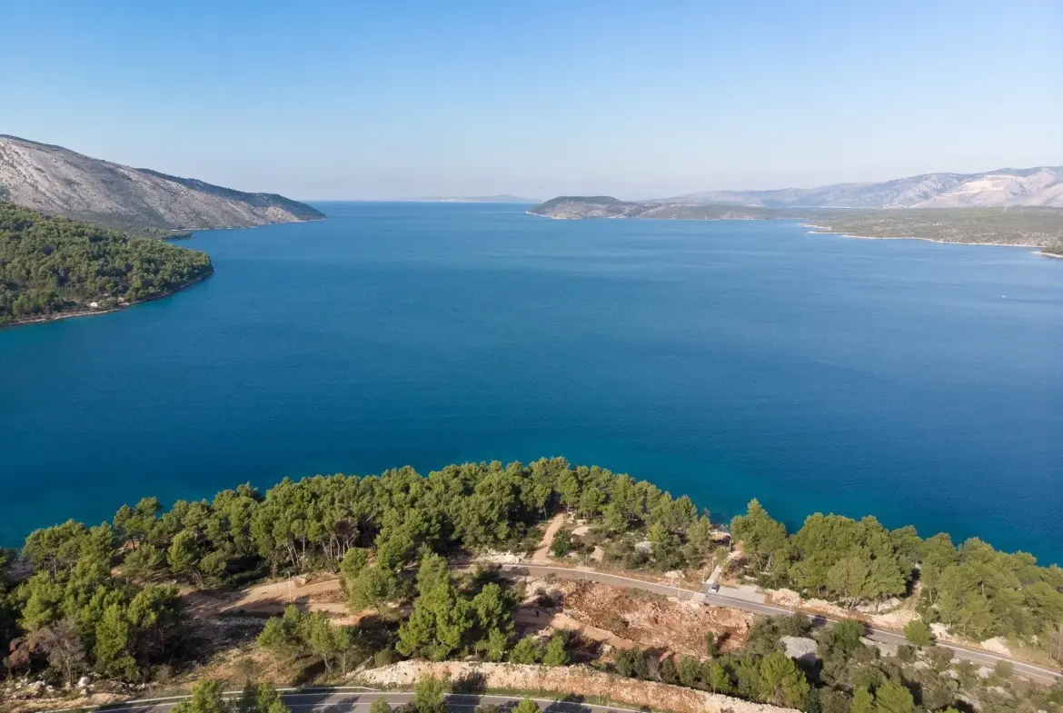 Building plots on Hvar