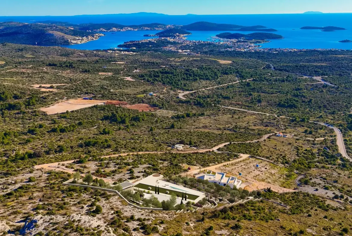 Building plot with open sea view