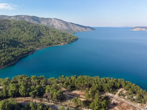 Building plots on Hvar