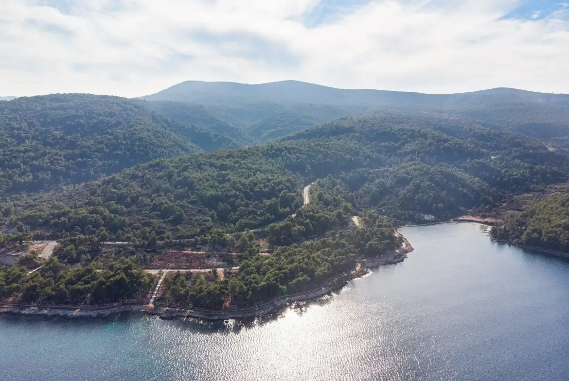 Building plots on Hvar