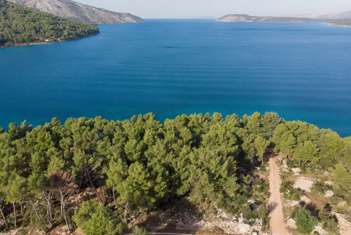 Building plots on Hvar