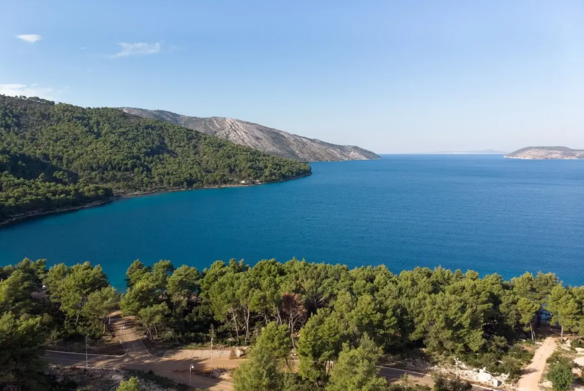 Building plots on Hvar