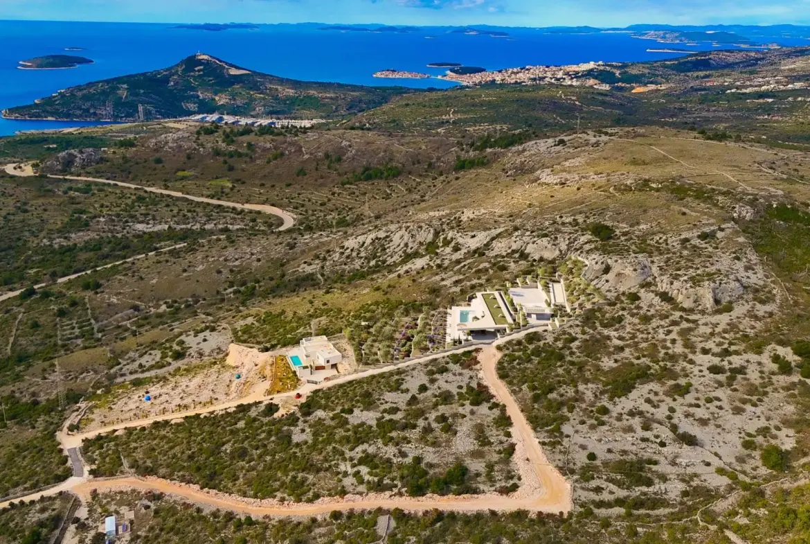 Building plot with open sea view