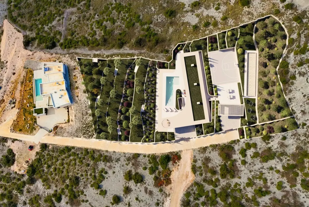 Building plot with open sea view