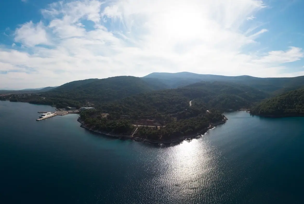Building plots on Hvar