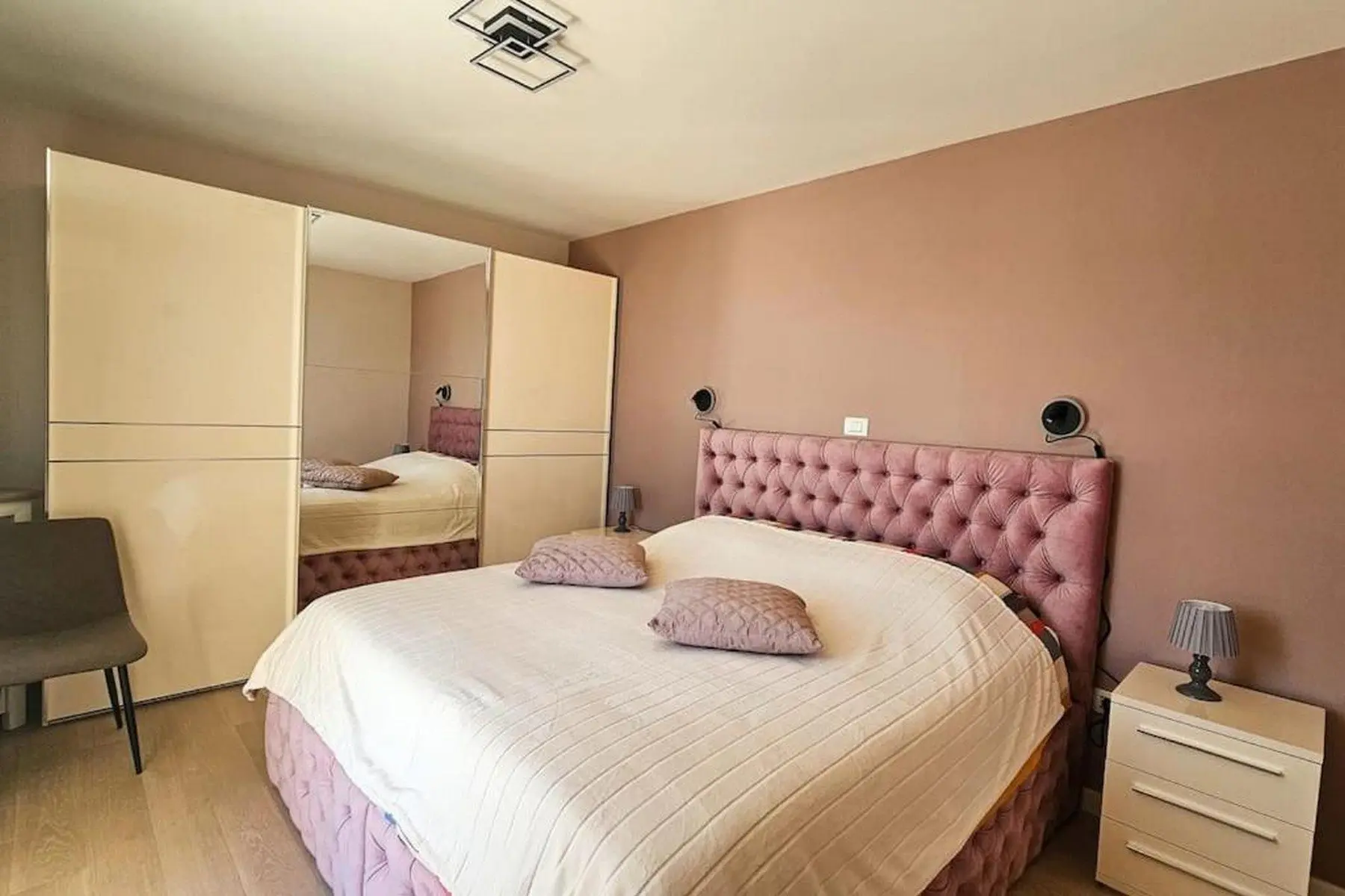 579444159 Villa Aurora