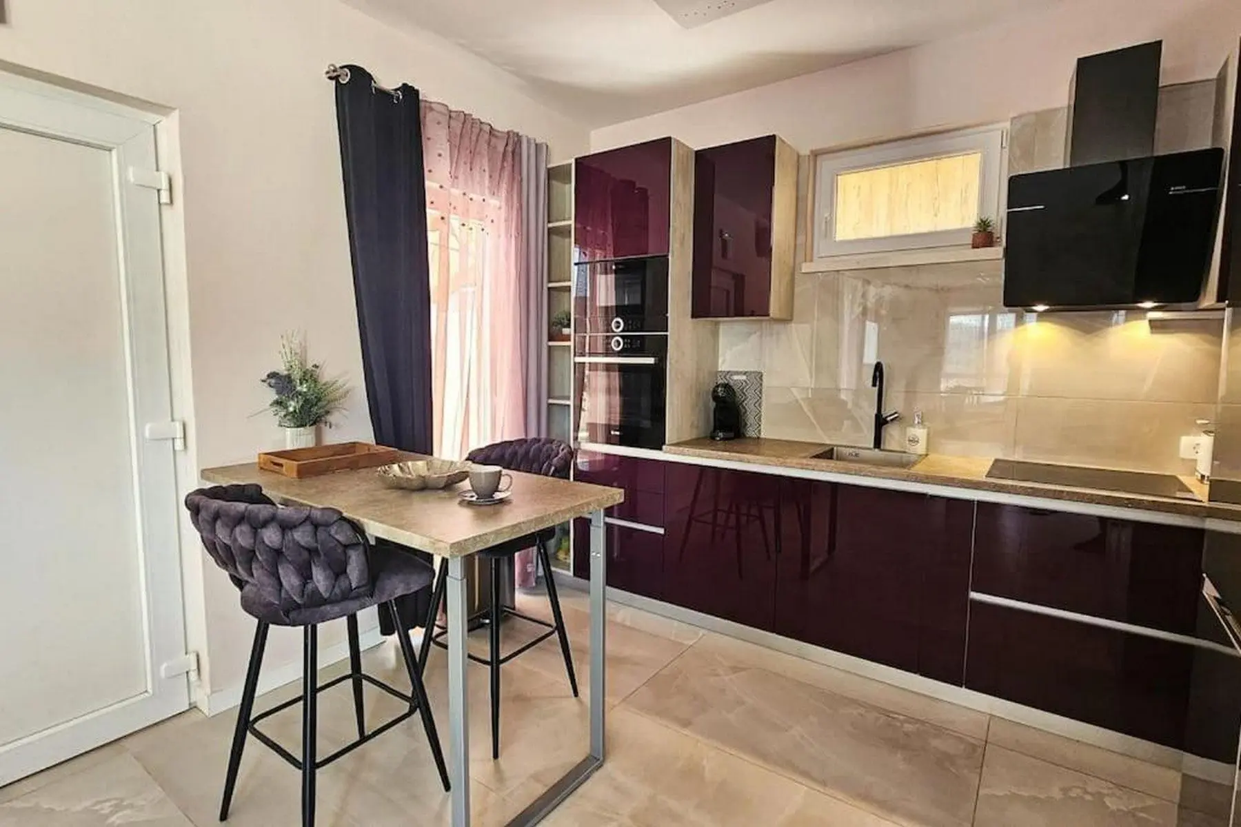 579444172 Villa Aurora