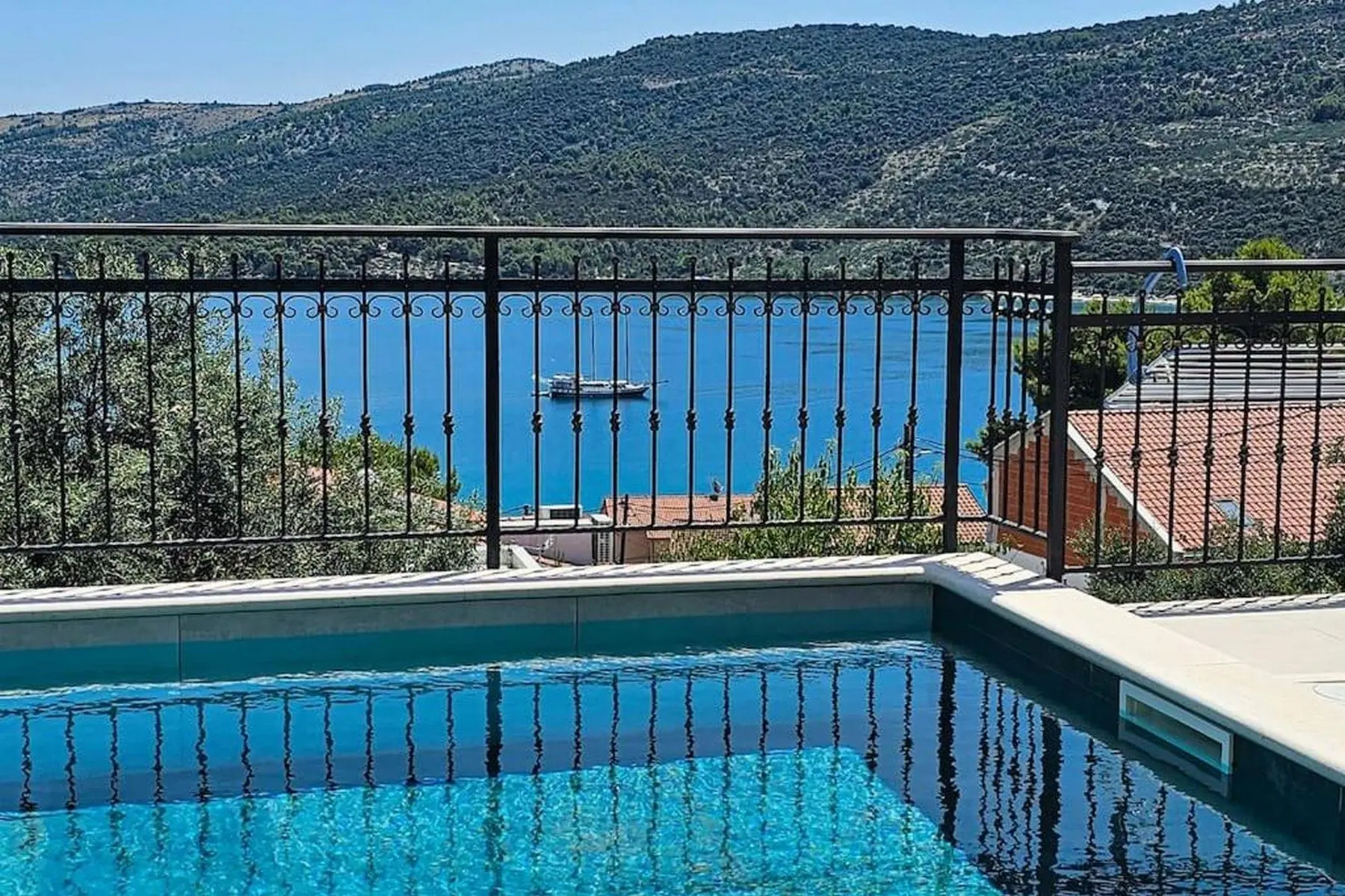 579444273 Villa Aurora