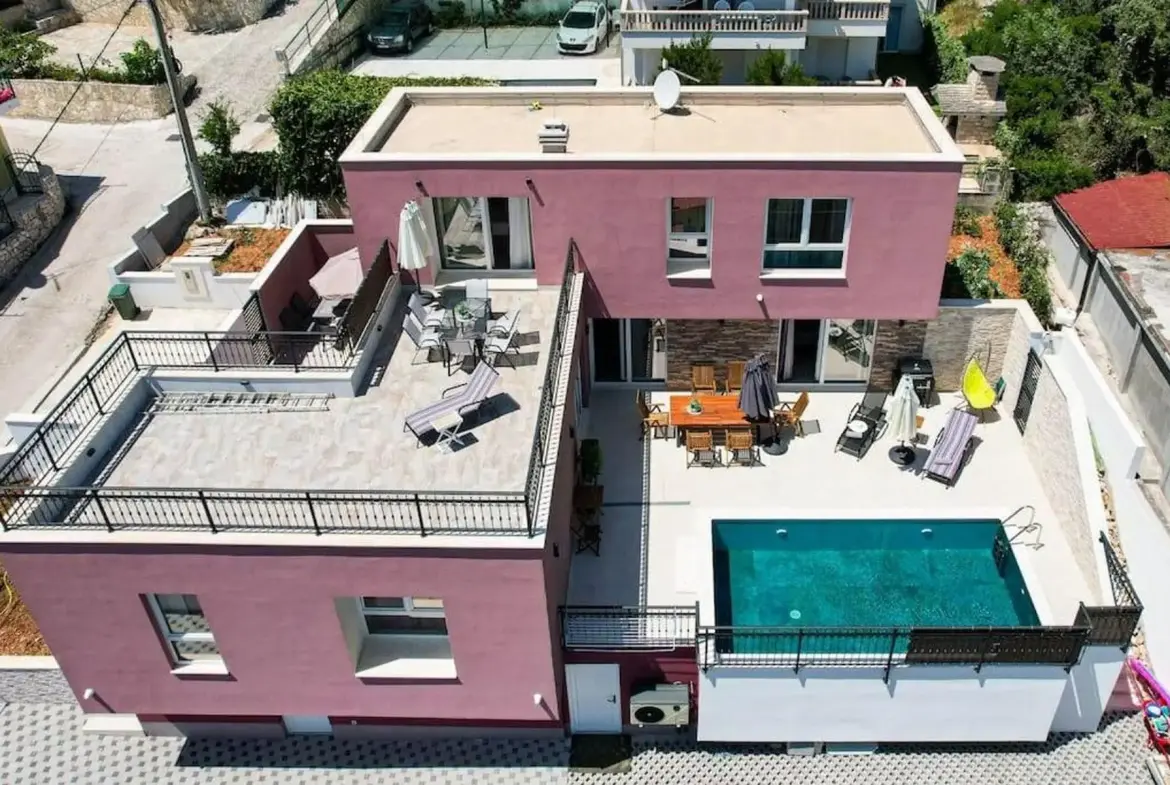 Villa Aurora