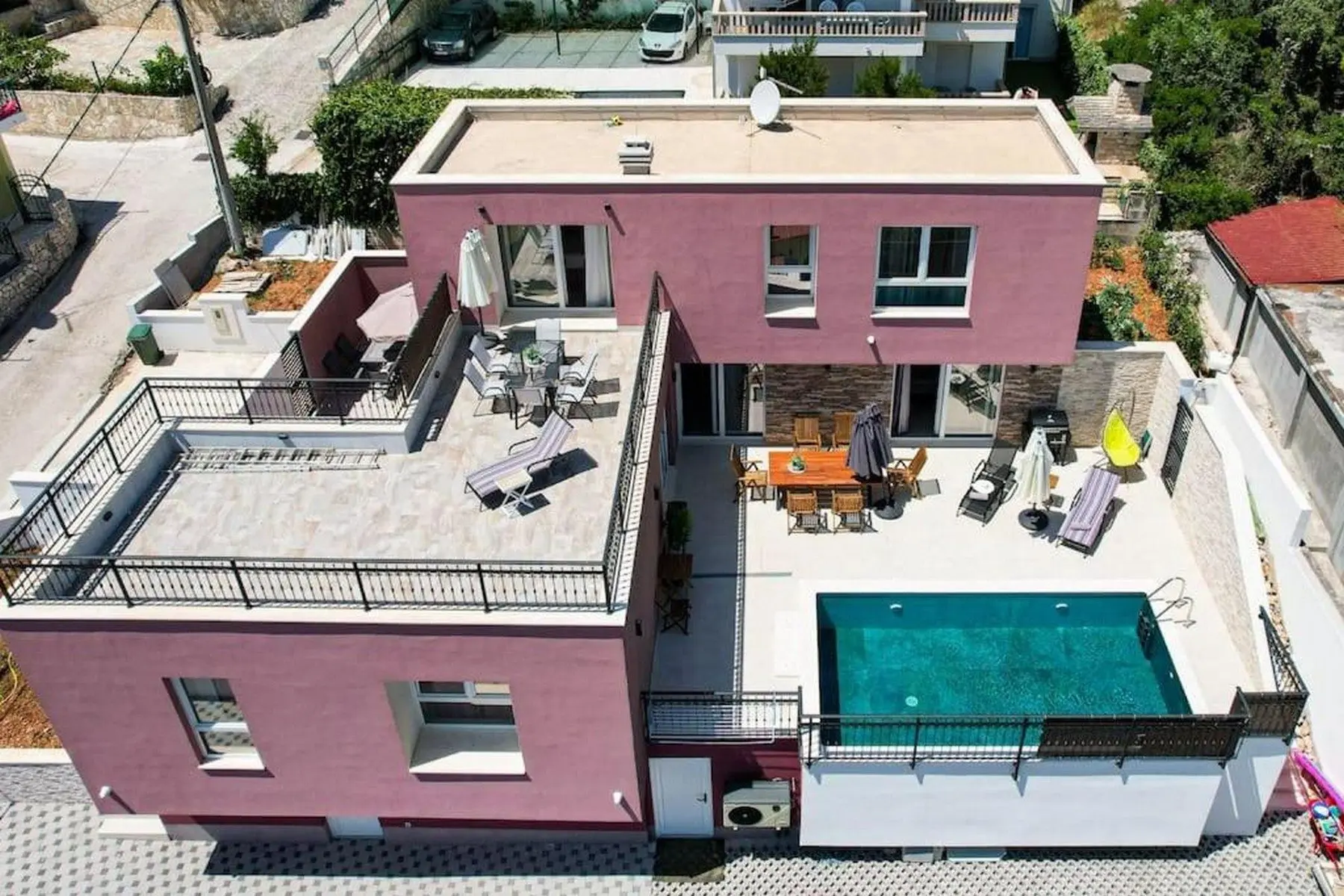 579444335 Villa Aurora