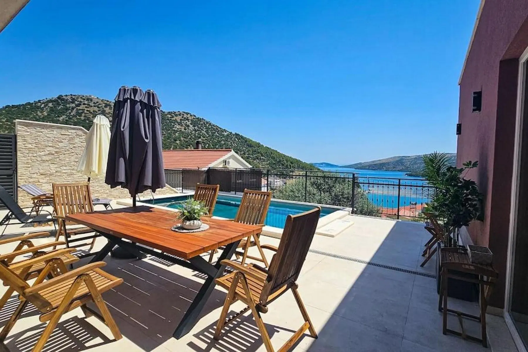 579444412 Villa Aurora