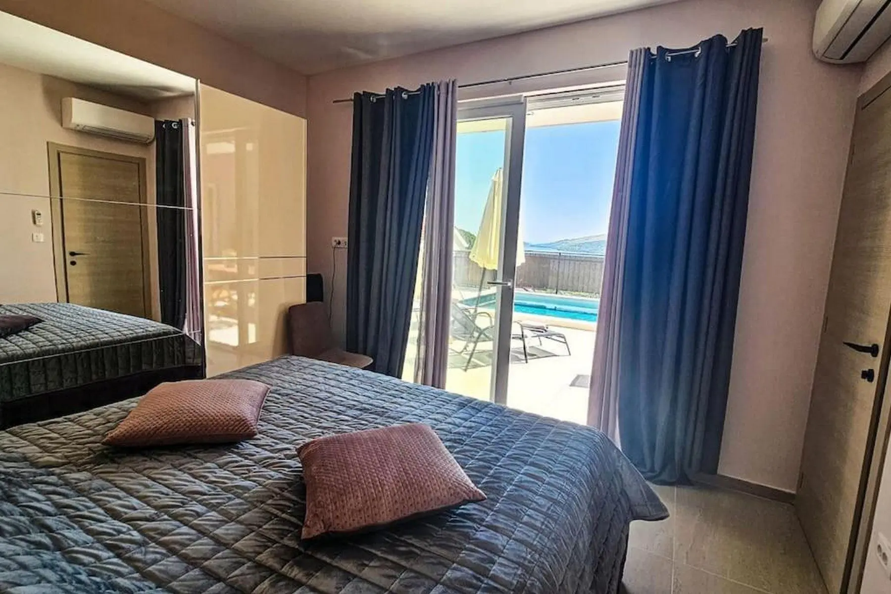 579444418 Villa Aurora