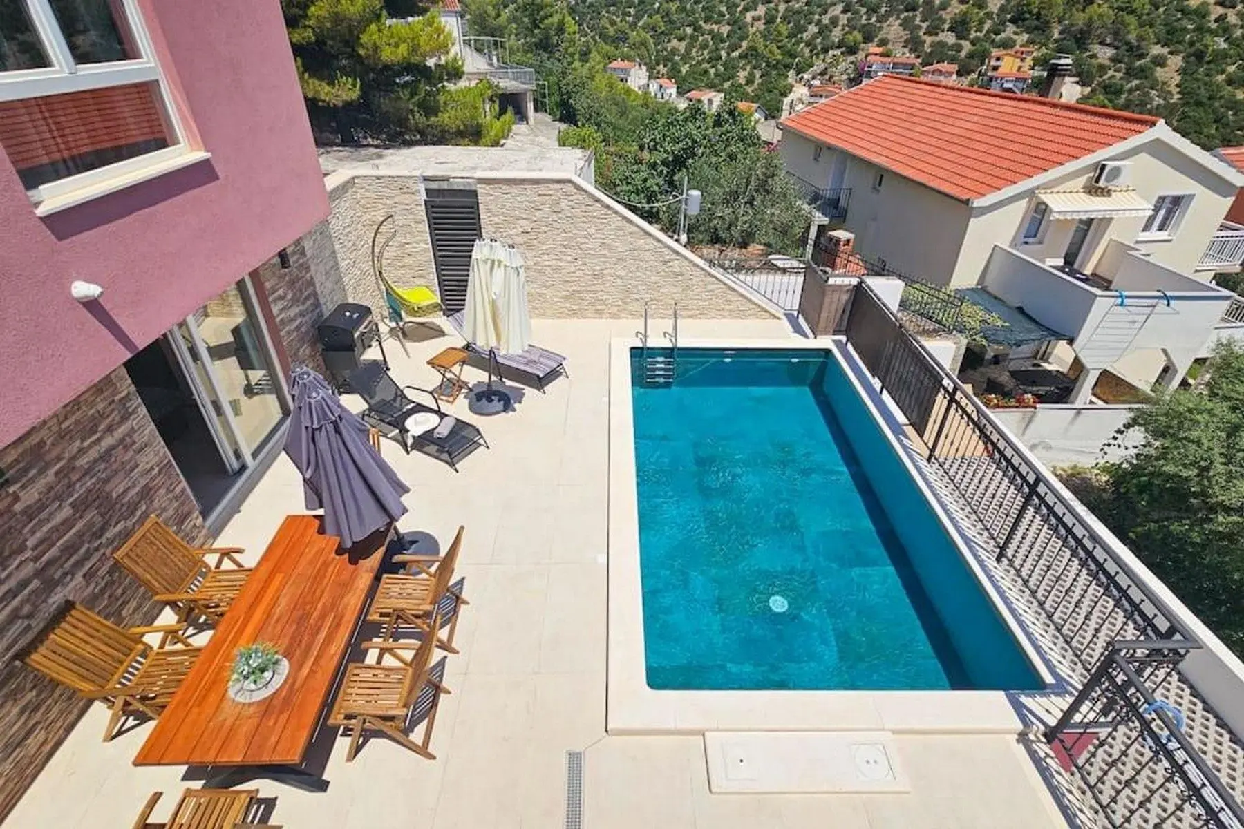 579444434 Villa Aurora