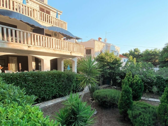 Detached Villa With Six Apartments, Island Brac, Supetar