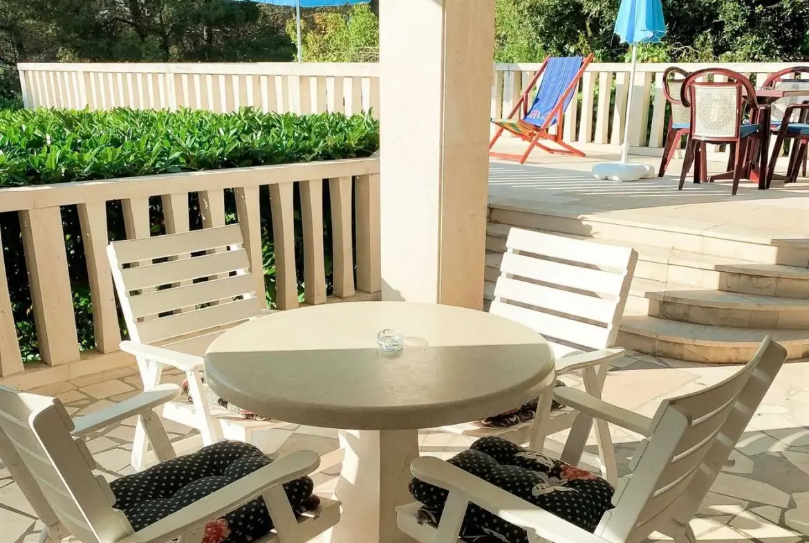 Detached Villa With Six Apartments, Island Brac, Supetar