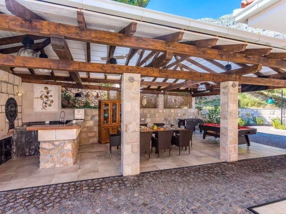 Villa With Swimming Pool, Omiš