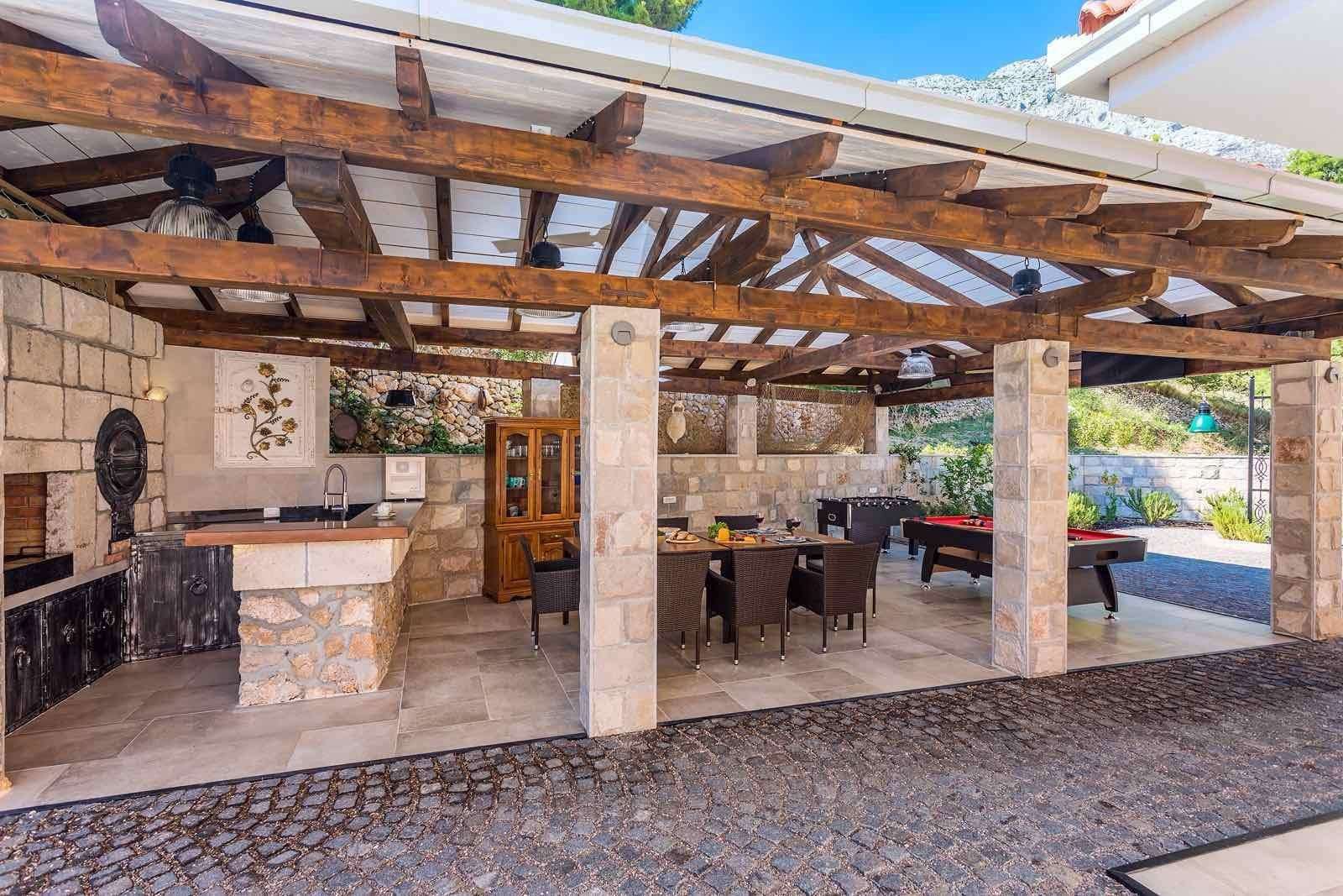 Villa With Swimming Pool, Omiš