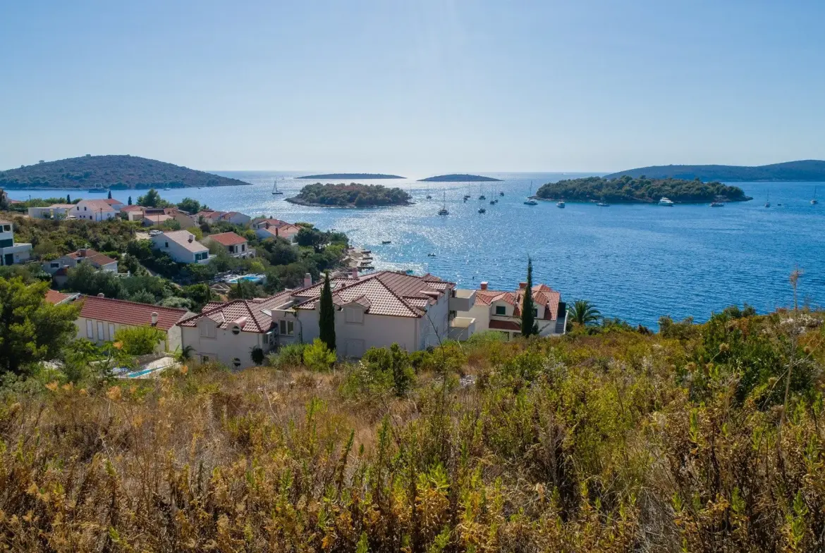 Building plot with permit on Šolta
