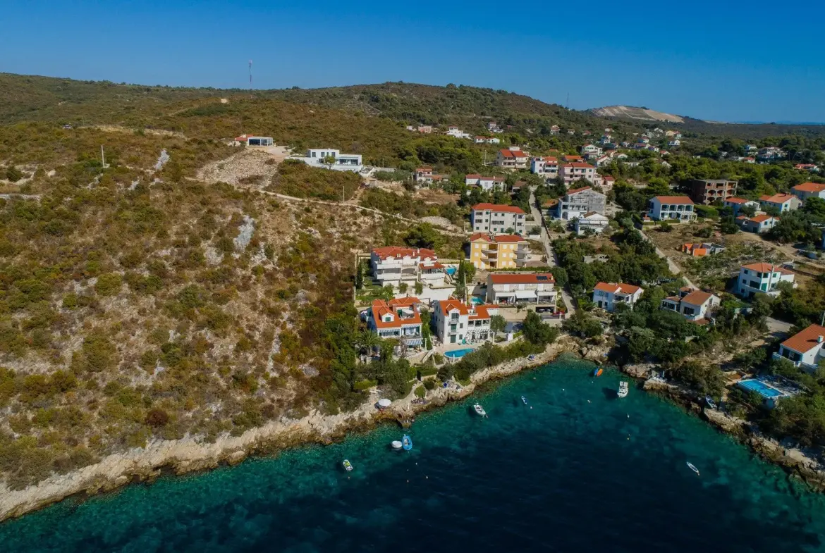 Building plot with permit on Šolta