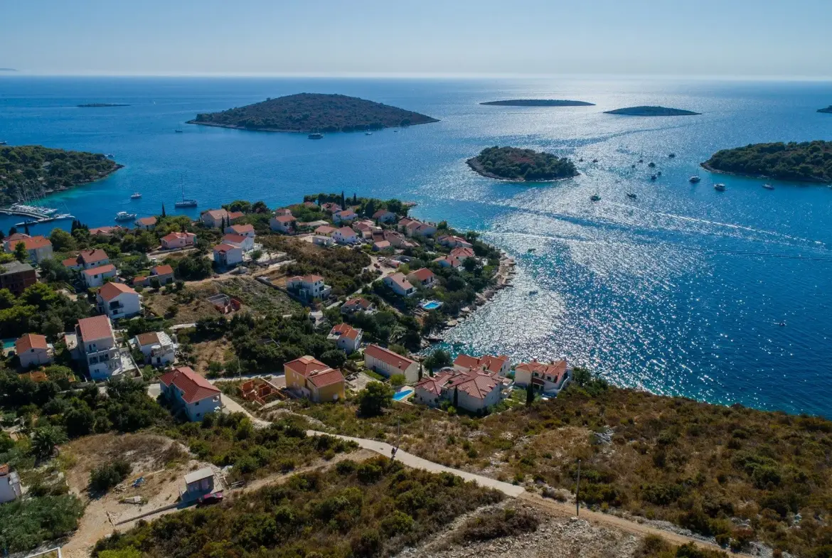Building plot with permit on Šolta