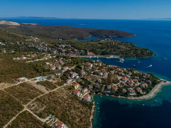 Building plot with permit on Šolta