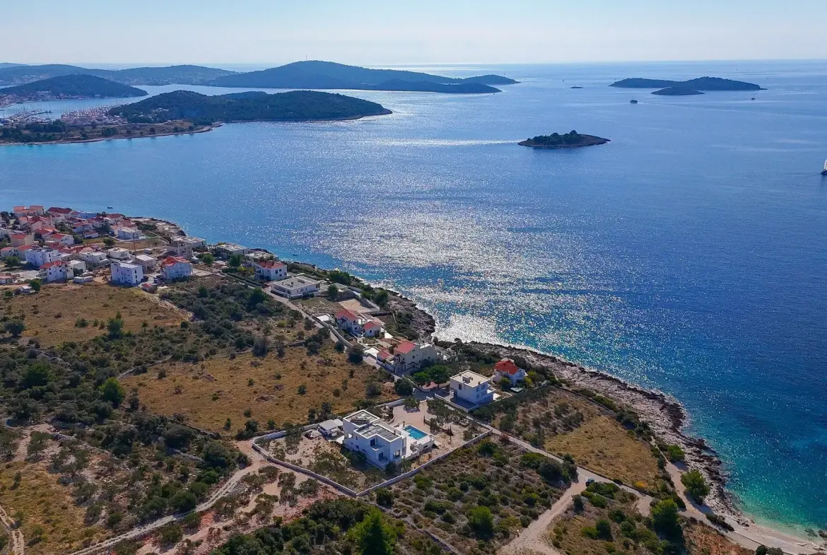 Seafront building plot in Rogoznica