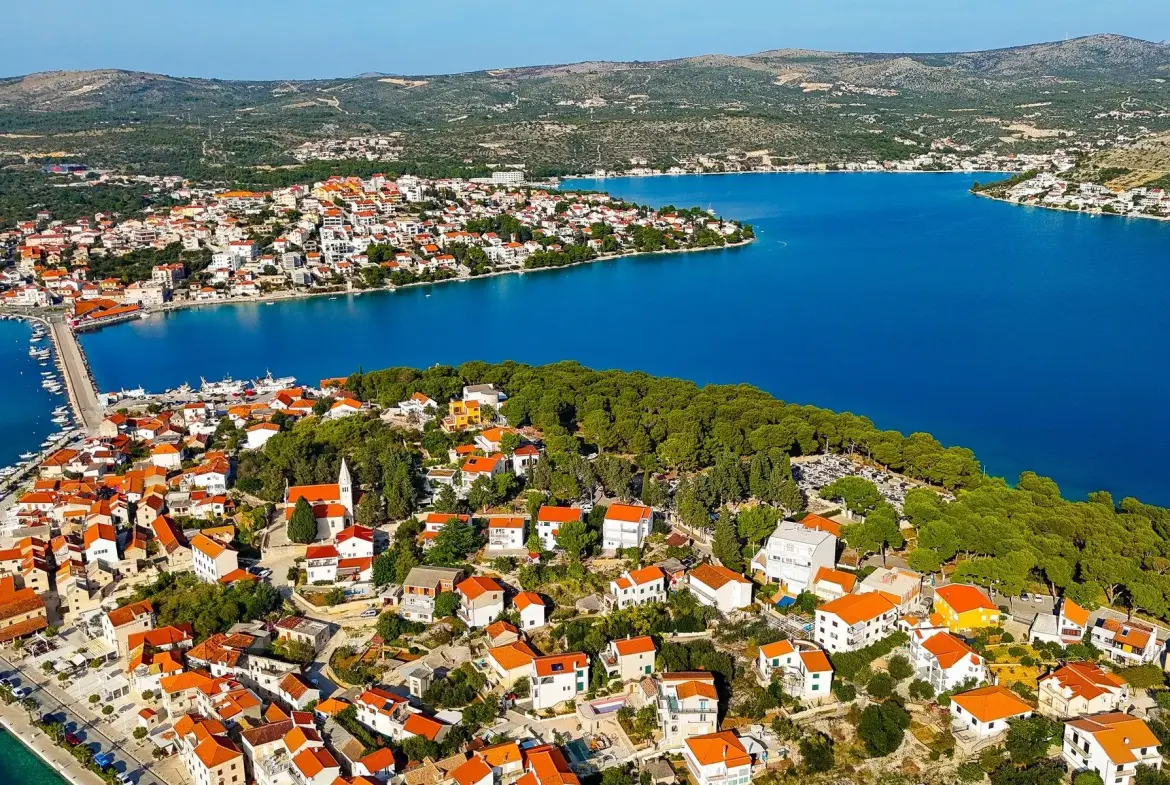 Seafront building plot in Rogoznica