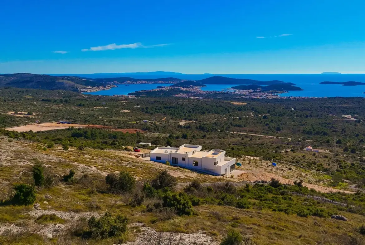 Building plot with open sea view