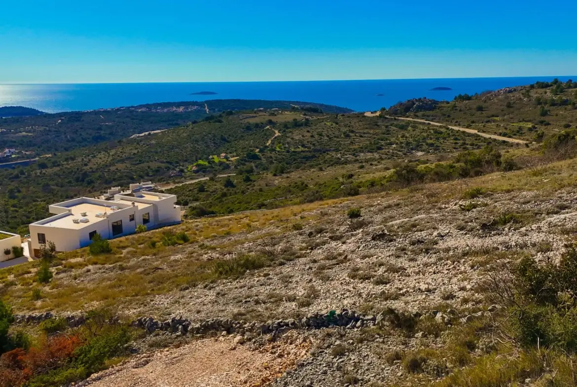 Building plot with open sea view