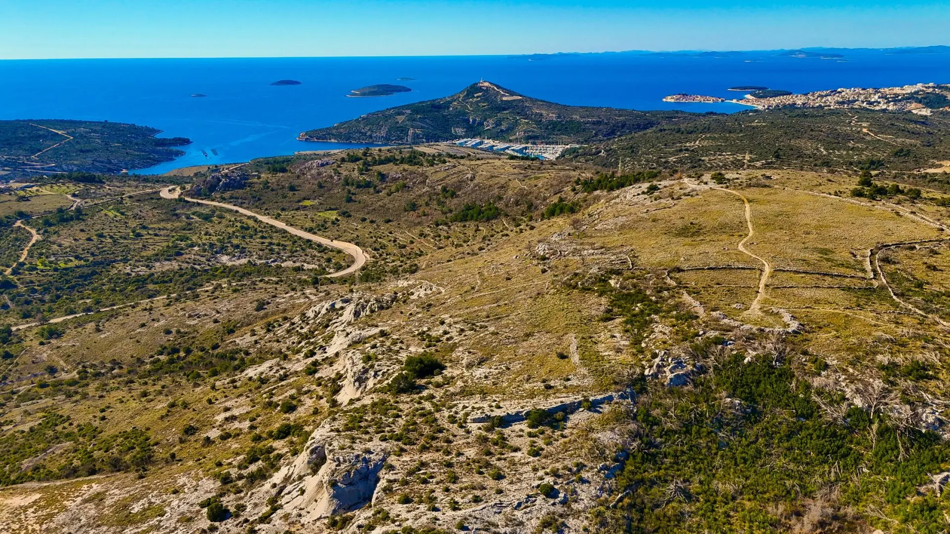 Building plot with open sea view