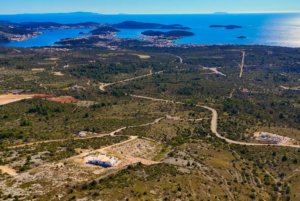 Building plot with open sea view