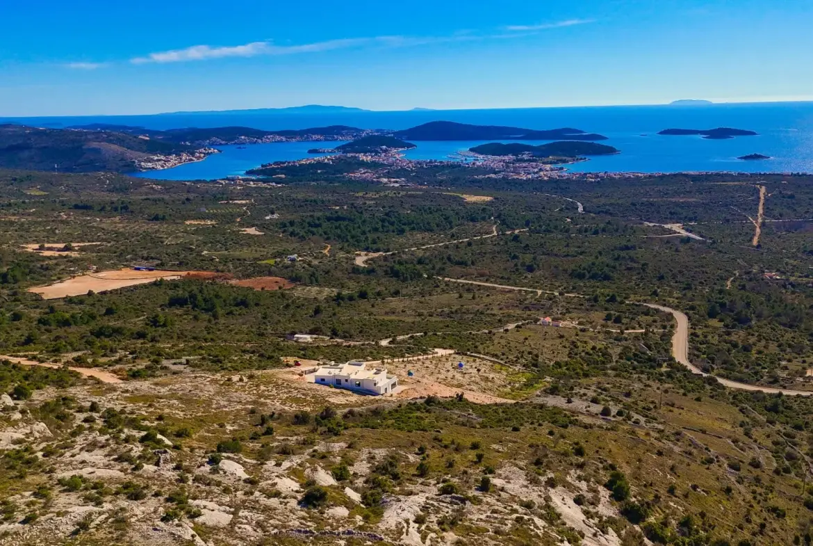 Building plot with open sea view