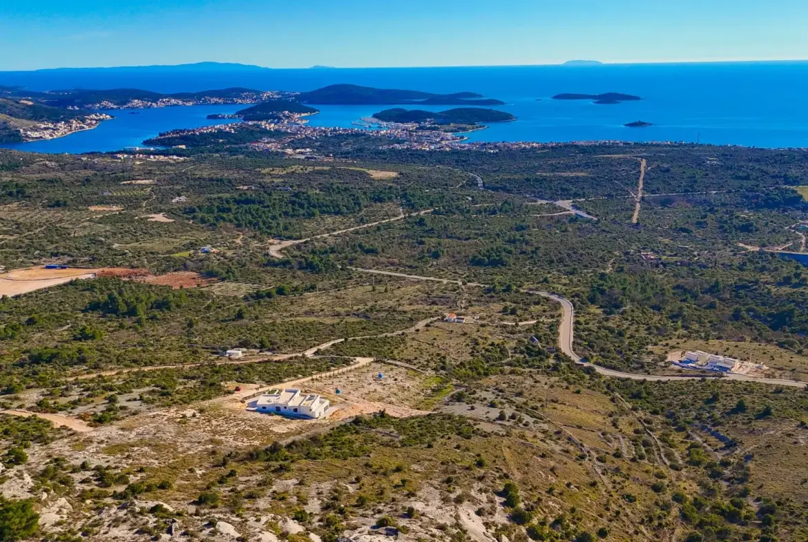 Building plot with open sea view