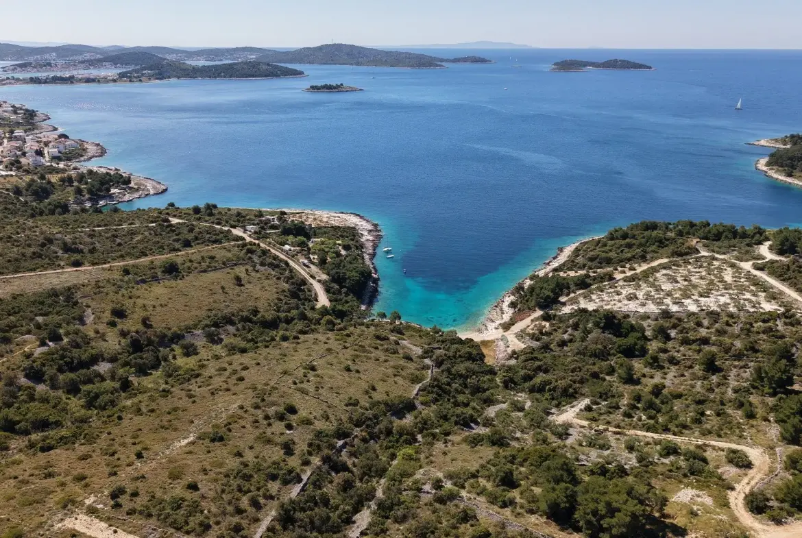 Exceptional seafront plot near Rogoznica