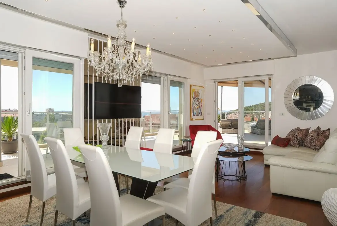 Penthouse Skyline