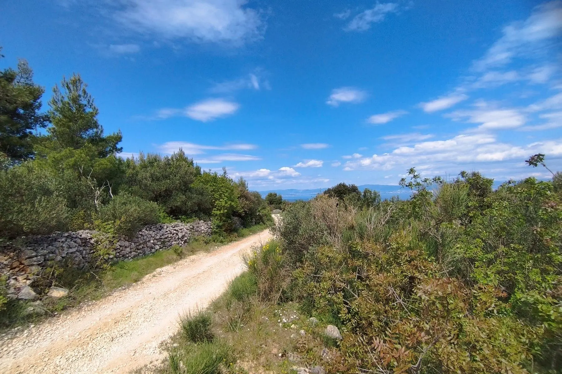 Plot with panoramic sea view on Brač