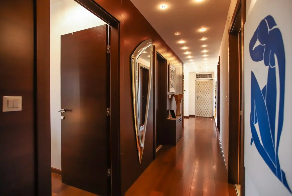 Penthouse Skyline
