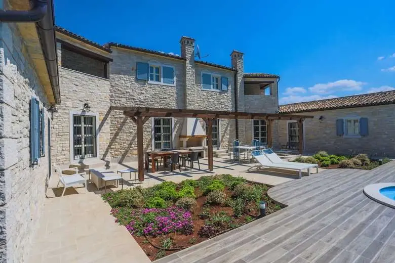 Stone Villa With Swimming Pool, Rajki, Istria