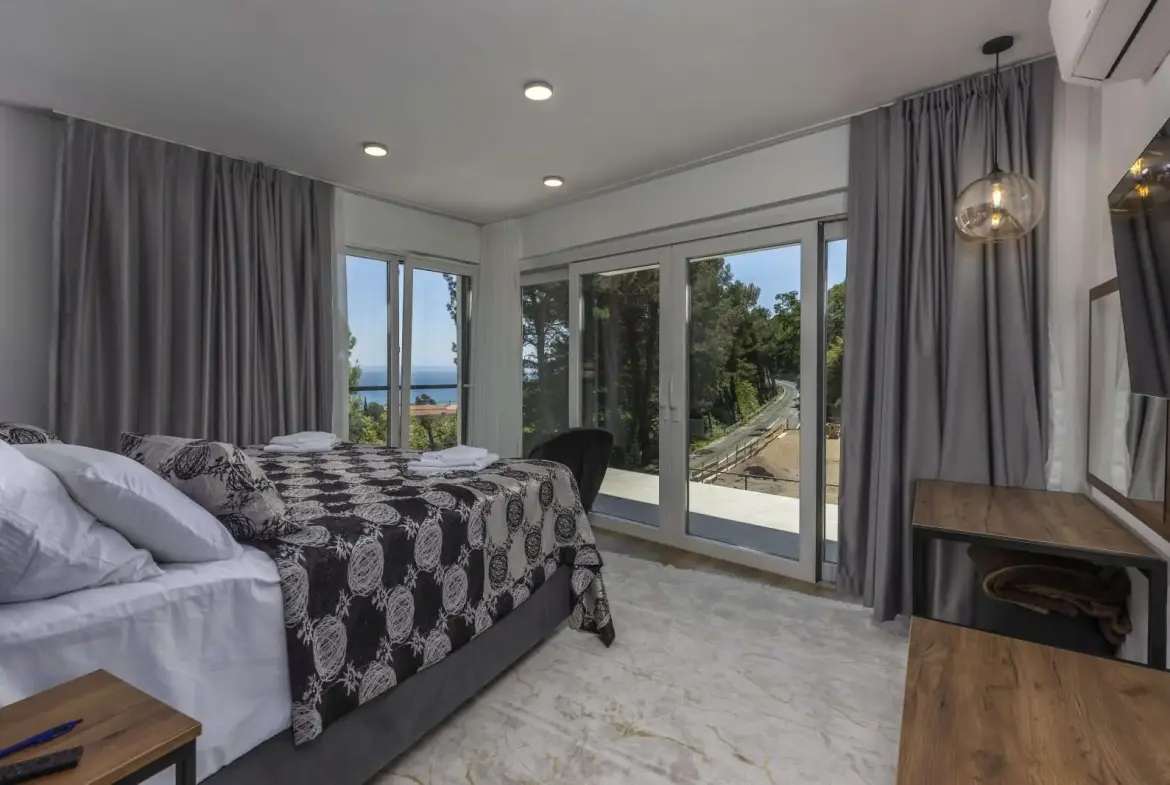 Exclusive Villa With A Swimming Pool Near The Sea, Moscenicka Draga