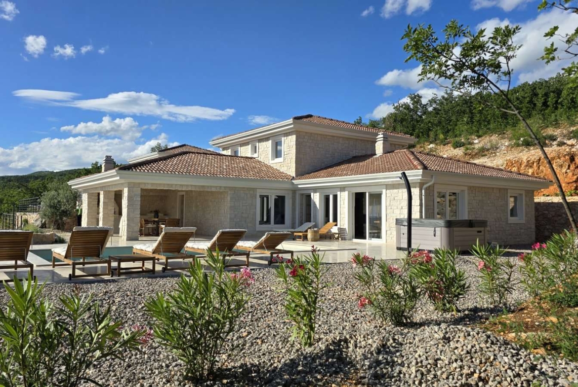 Luxury Stone Villa With Heated Pool, Jadranovo