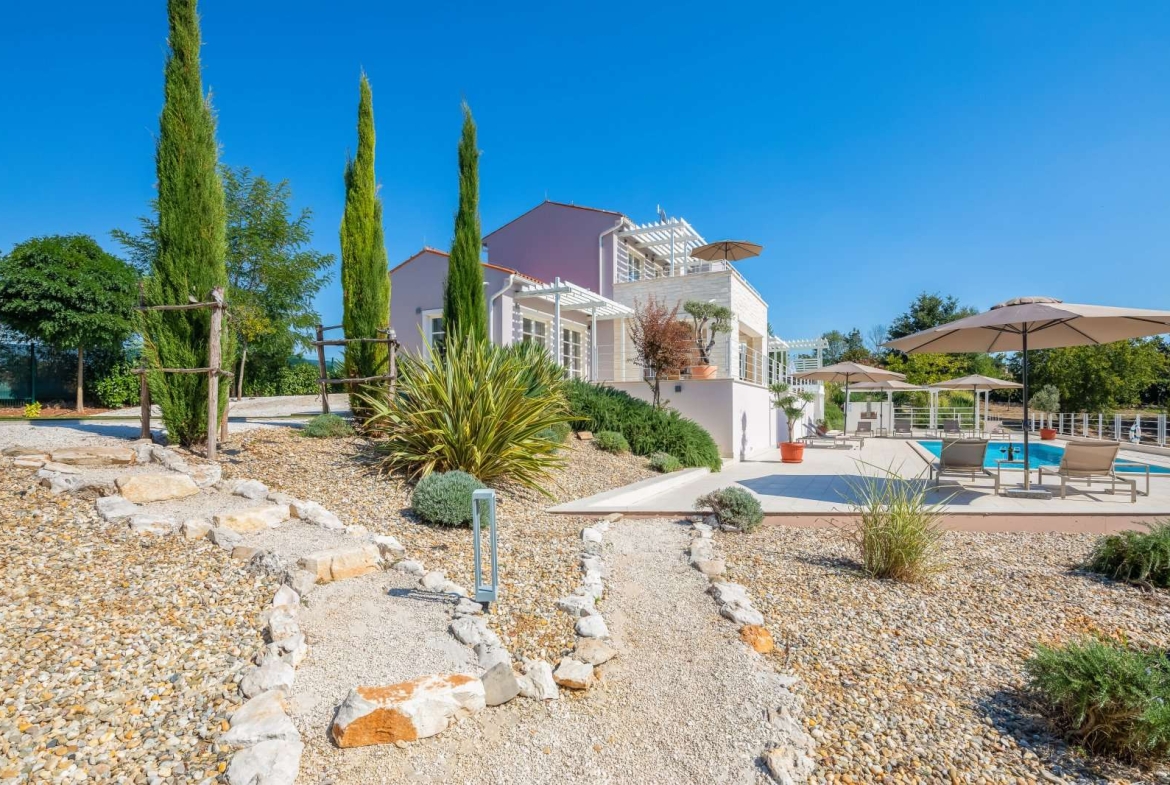 Charming Classic-Style Villa With Heated Pool, Rezanci, Istria