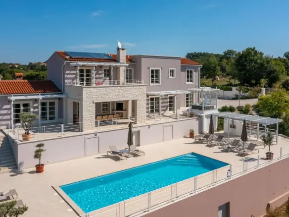 Charming Classic-Style Villa With Heated Pool, Rezanci, Istria
