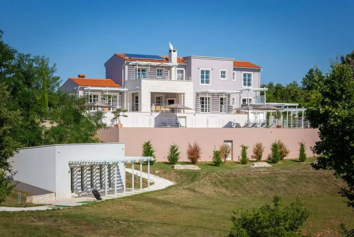 Charming Classic-Style Villa With Heated Pool, Rezanci, Istria