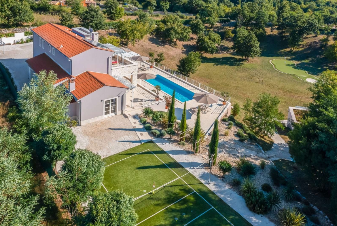 Charming Classic-Style Villa With Heated Pool, Rezanci, Istria