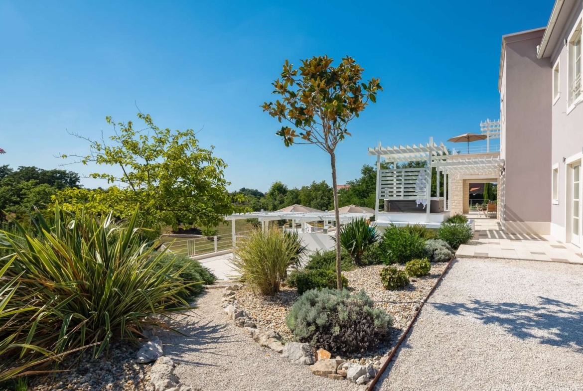 Charming Classic-Style Villa With Heated Pool, Rezanci, Istria