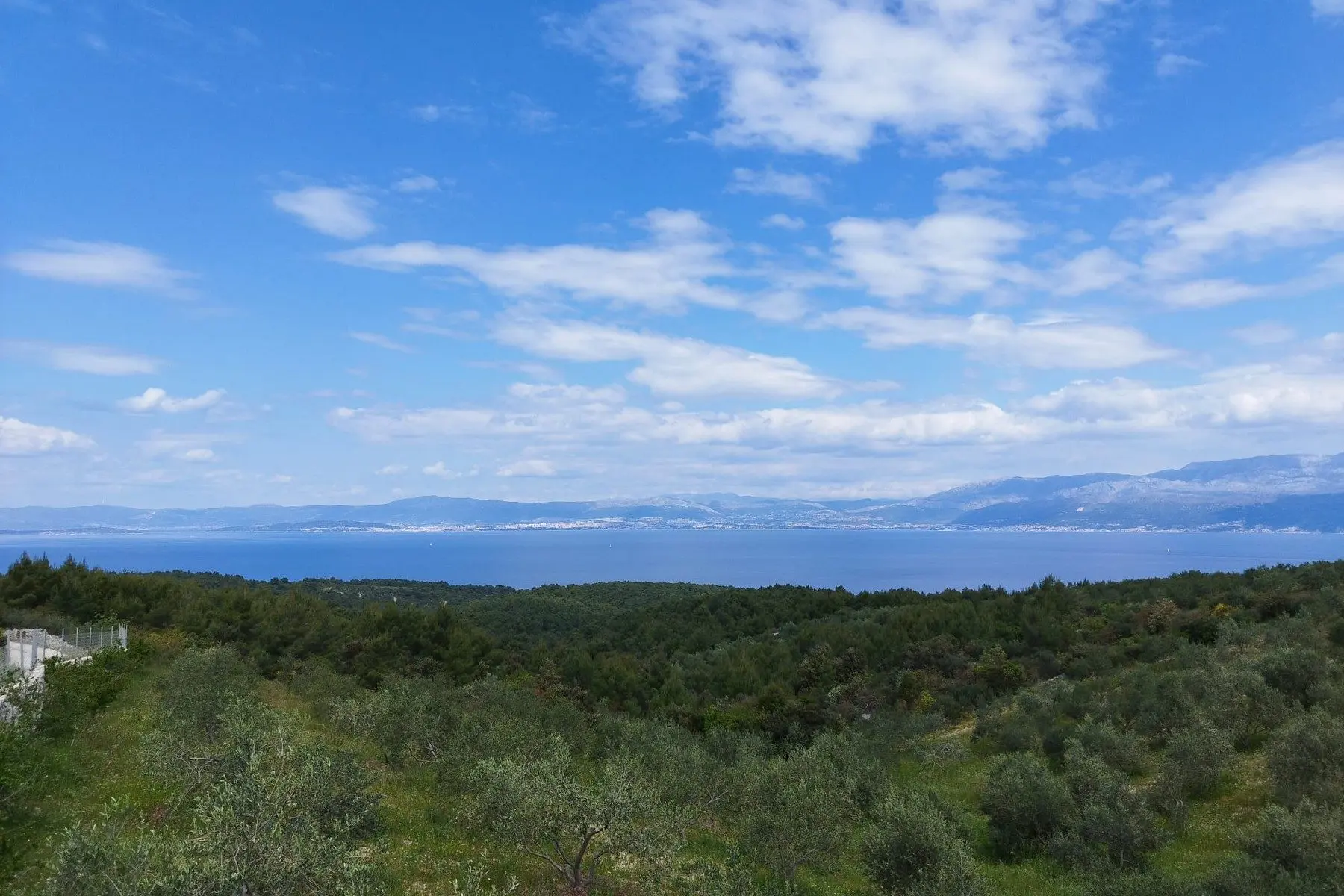 Plot with panoramic sea view on Brač