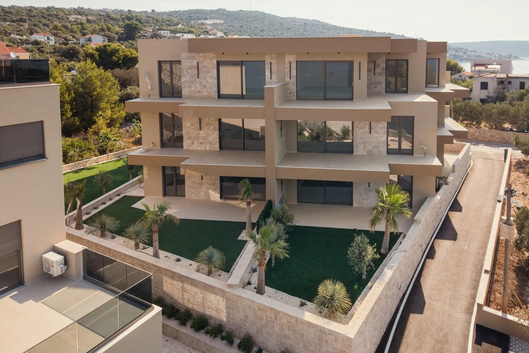 SeaLuxe Residence