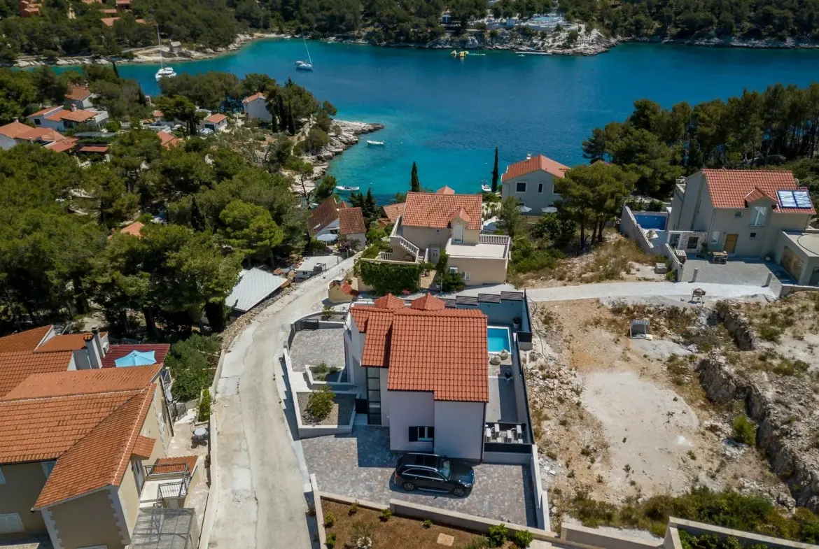 Building plot with permit on Brač