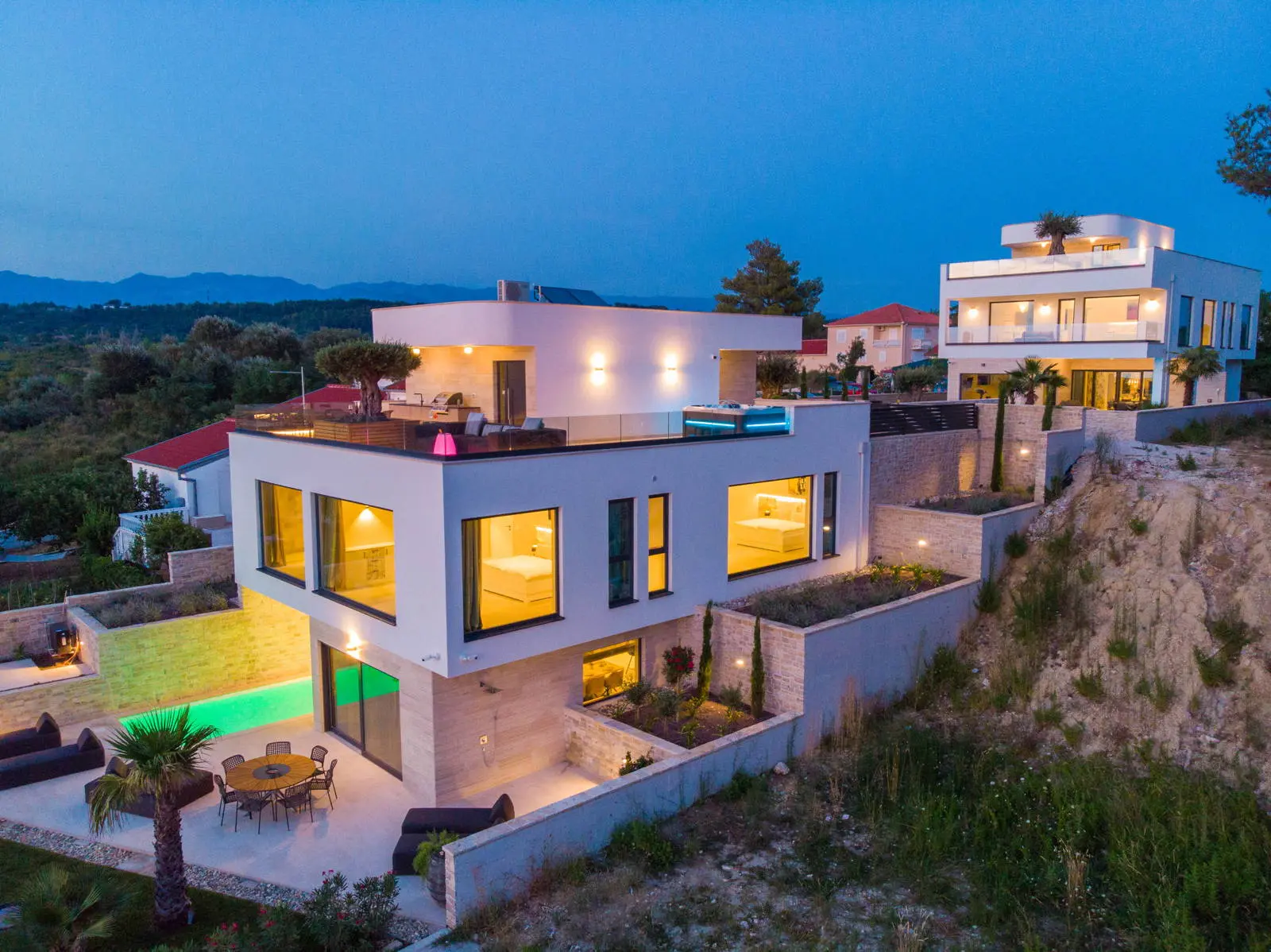 Discover Understated Luxury in Ražanac—Impeccable 2020 Dalmatian Coast Residence with 560 m², 10 Rooms, 4 Beds & 5 Baths Near Zadar Beaches and Marinas