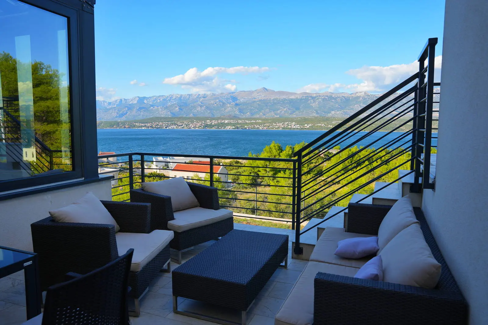 Villa Novigrad – Where Sea Meets Mountain Views